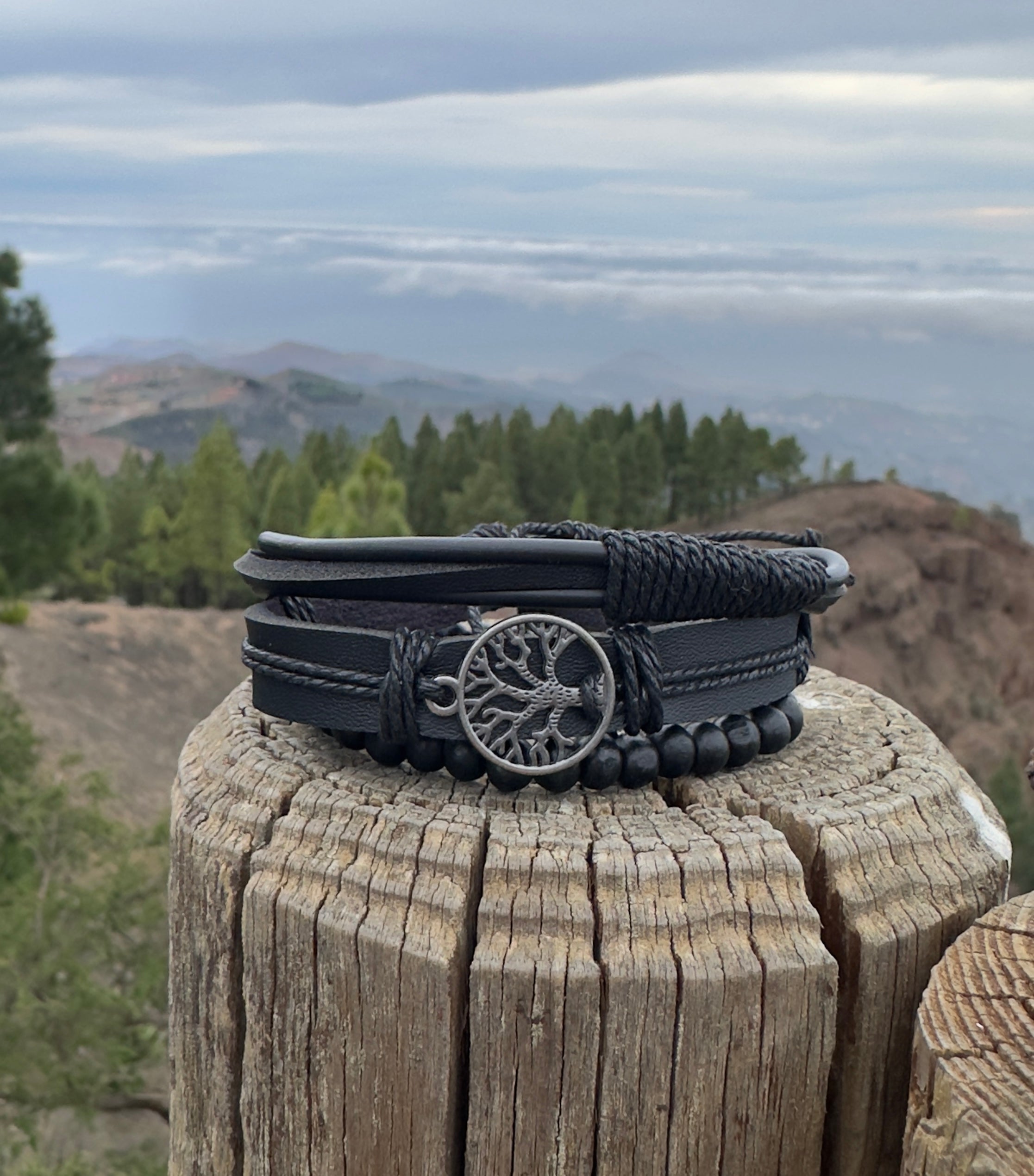 Collection of Hrafn Bracelet in a gallery layout